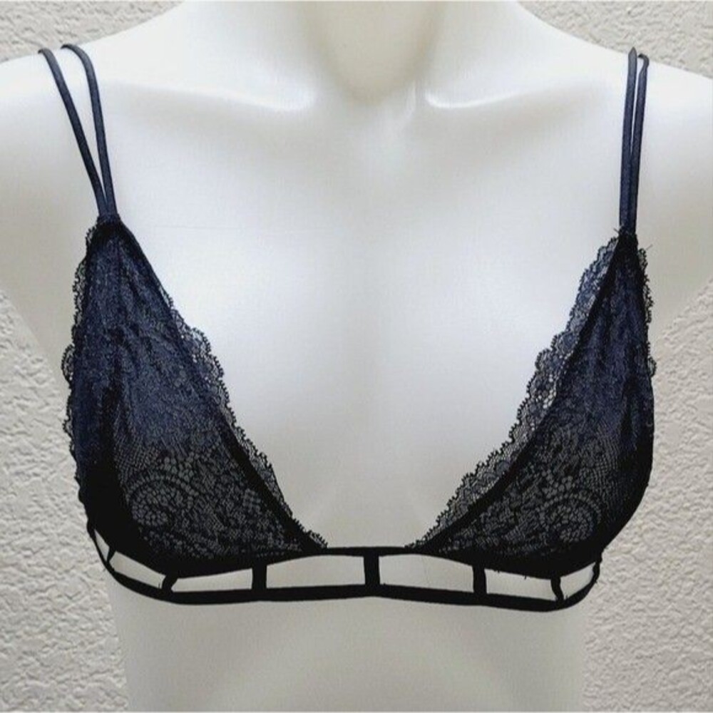 size medium Solid black lace bra size medium unlined